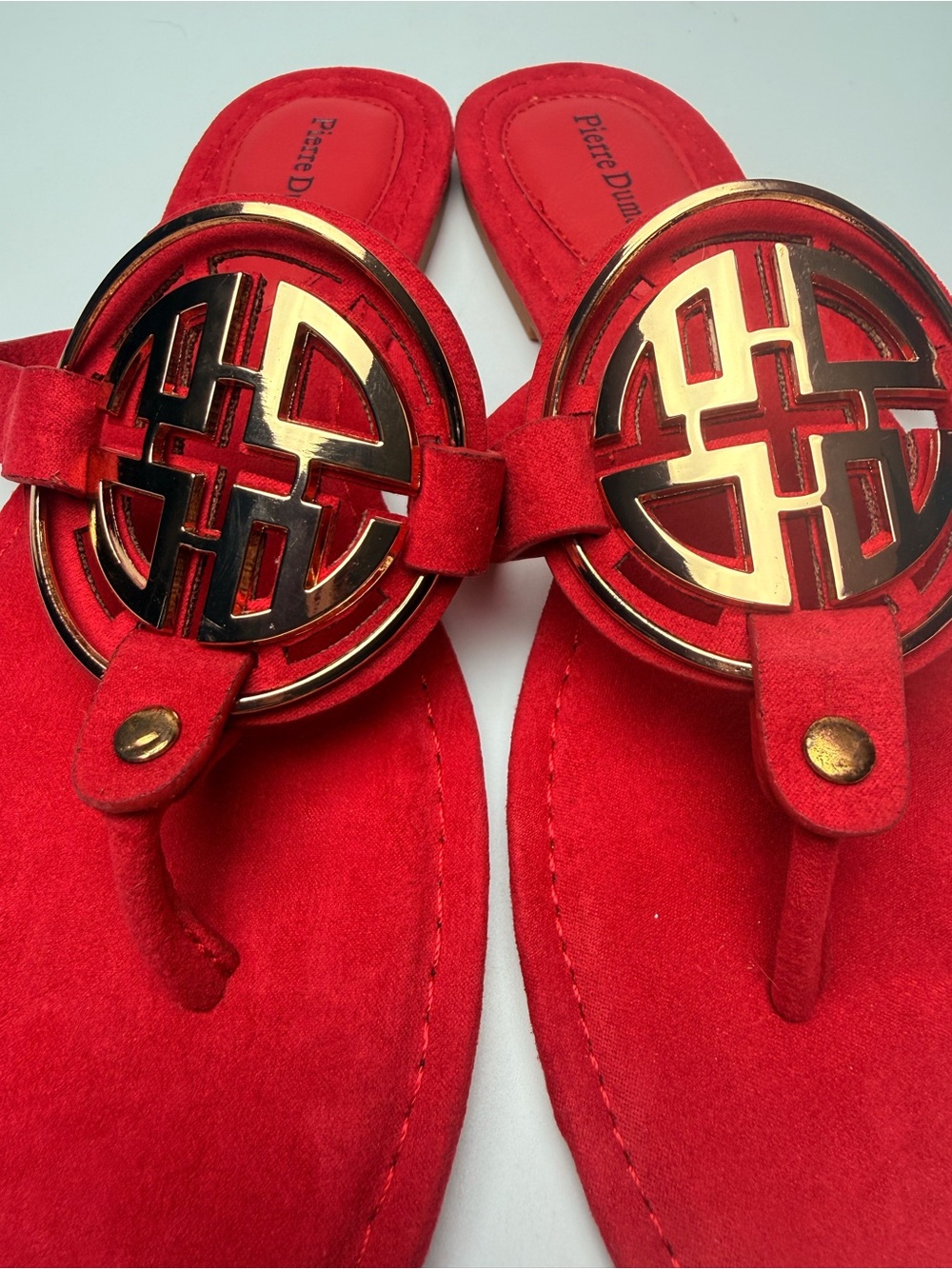 Pierre Dumas Women’s Red Thong Sandals Size 8.5 Gold Medallion Accent NWT